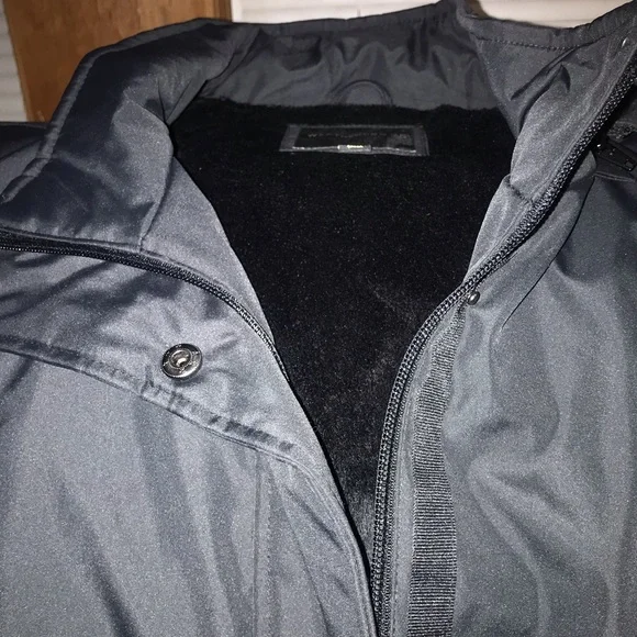 Weatherproof jacket - Picture 5 of 16